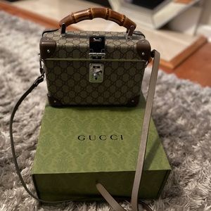 Gucci luggage collection purse